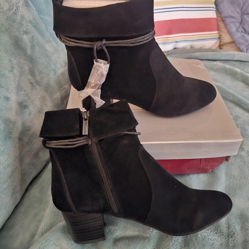 Breckelles Black Ankle Booties with Tassel Accent - Picture 6 of 10